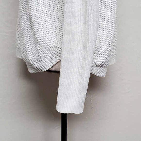 VINTAGE Michael Michael Kors White Waffle Knit Drop Shoulder Turtleneck Sweater - Picture 9 of 16